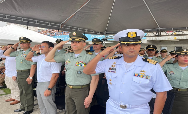varios uniformados de la polic&iacute;a nacional en ceremonia de ascenso a&ntilde;os 2026