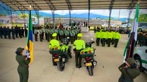 Uniformados de la Seccional de Tránsito en ceremonia