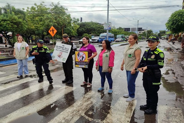 Polic&iacute;a de Infancia y Adolescencia en actividad contra la mendicidad y explotaci&oacute;n infantil con bienestar familiar