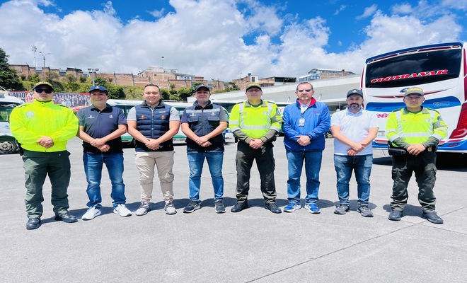 Policía de Tránsito y autoridades despliegan acciones de seguridad en vías de Nariño
