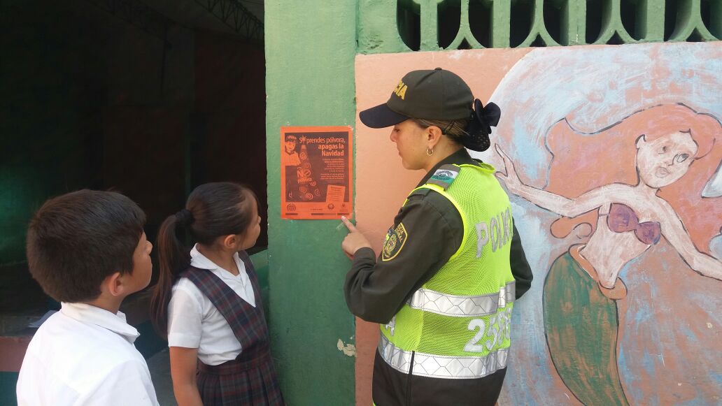 afiches-polvora-colegios 