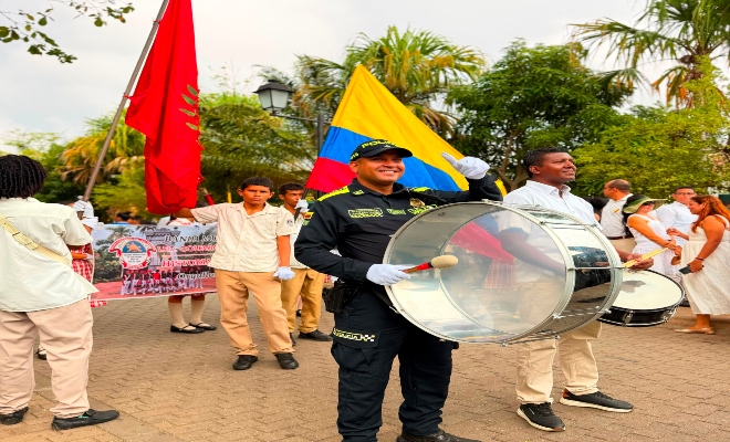 Policía Nacional conmemoró el Día de la Independencia con desfiles y actos protocolarios en Bolívar
