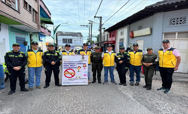 5 funcionarios de la Polic&iacute;a Nacional en compa&ntilde;&iacute;a de 6 funcionarios de la secretaria de seguridad y convivencia ciudadana en el sector de la campana en Barrancabermeja 