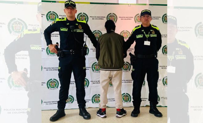 fue detenido al ingresar a la sala de embarque