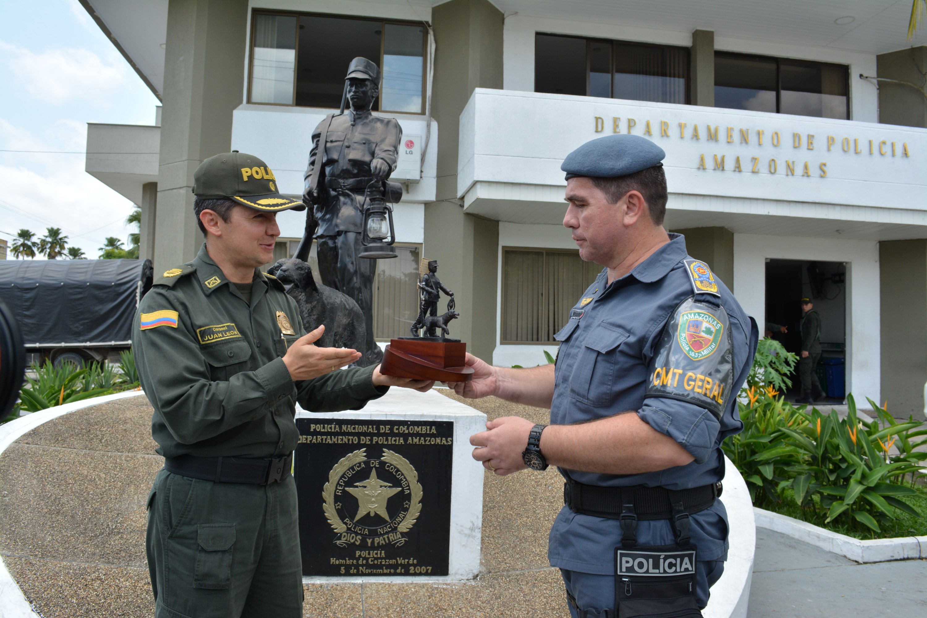 Los Comandantes de Brasil y Colombia. 