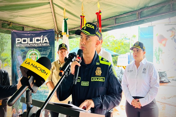 Se&ntilde;or coronel H&eacute;ctor Jairo Betancourt Rojas en rueda de prensa por la desarticulaci&oacute;n de la organizaci&oacute;n criminal &ldquo;Los Rompevidrios&rdquo; en Neiva 