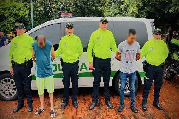 Cuatro Policías de la SIJIN con dos capturados de la organización criminal “Los Rompevidrios”