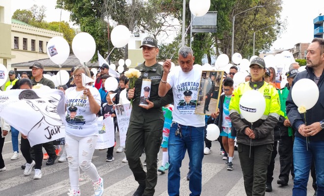 Policías y comunidad en caminata por la libertad del Patrullero secuestrado en Nariño 