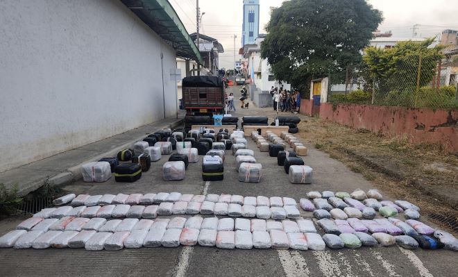 camioneta incautada con estupefacientes