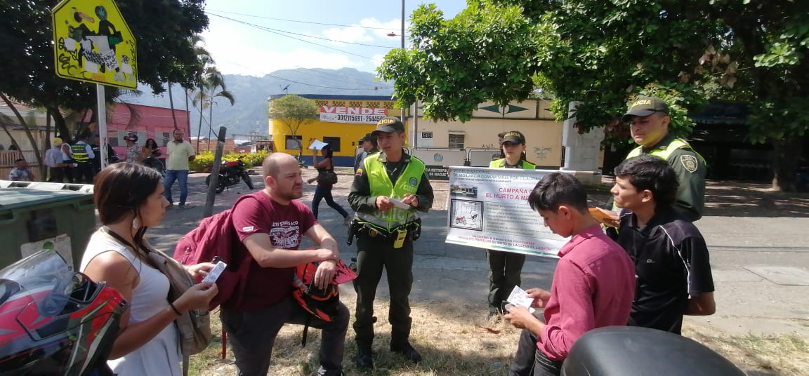 Les dimos papaya, para que no den papaya y cuiden sus pertenencias.