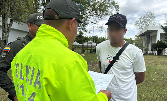 Dos policías uno SIJIN y uno de patrulla de vigilancia capturaron alias Veneco.