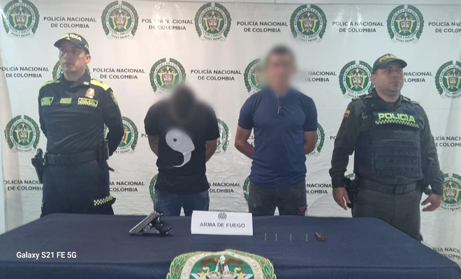 La Policía Nacional, logra la captura de dos hombres con un arma de fuego tipo pistola