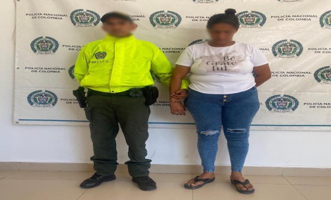 Persona capturada-policías custodiando