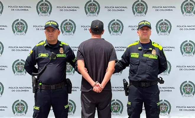 Dos policias_y_capturado_por_hurto