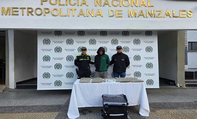 Dos policías y_capturado_por_estupefacientes.