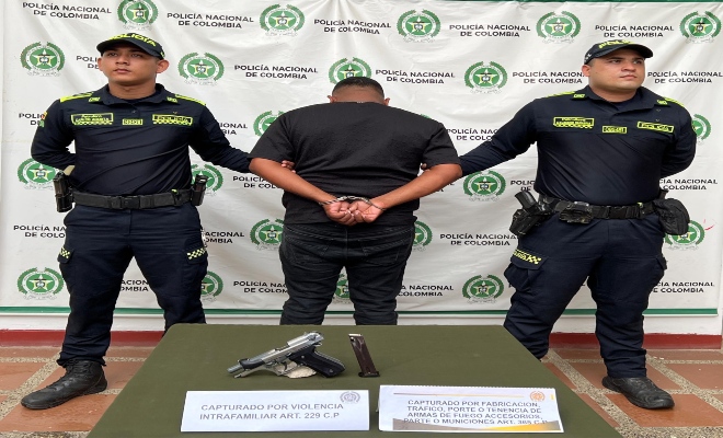 Dos polic&iacute;as, un capturado por violencia intrafamiliar, y un arma de fuego incautada