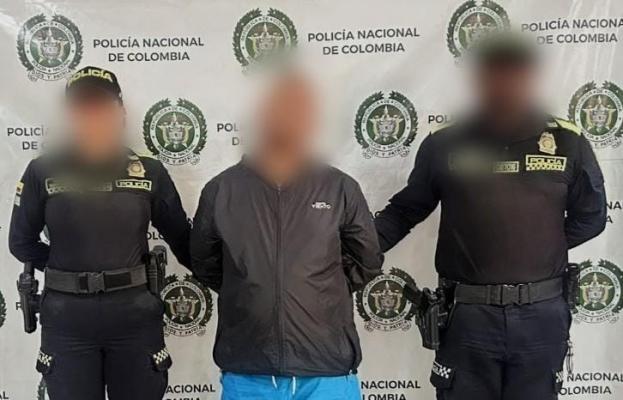 Persona capturada en procedimiento policial.