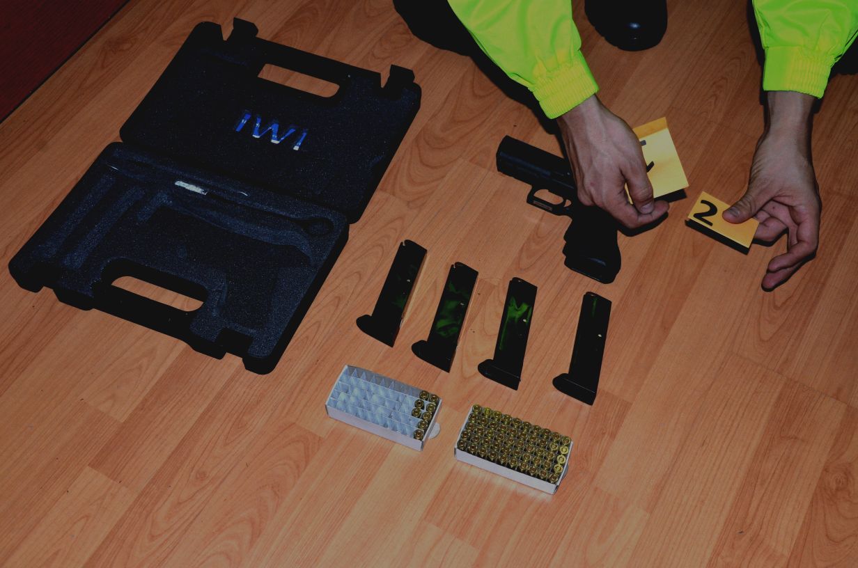 Arma de fuego incautada a quien se hace llamar en el mundo criminal como "sombra"