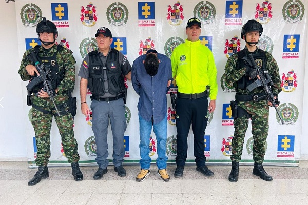 Un Polic&iacute;a de la SIJIN, un funcionario del CTI, dos funcionarios del EJERCOL y un capturado El Mexicano&rdquo;, presunto cabecilla del grupo delincuencial &ldquo;Los Inter&rdquo;