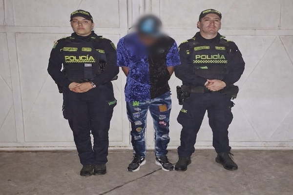 Dos Policías y una persona capturada por el delito de Fabricación, tráfico, porte o tenencia de armas de fuego, accesorios, partes o municiones