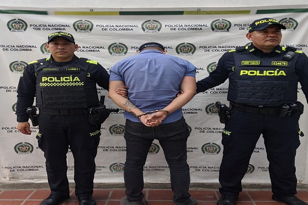 Dos Policías y una persona capturada por el delito de daño en bien ajeno