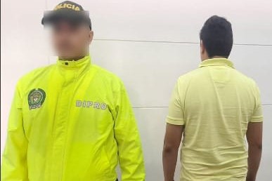 Capturado mediante orden judicial por el delito de acto sexual con menor de catorce años.