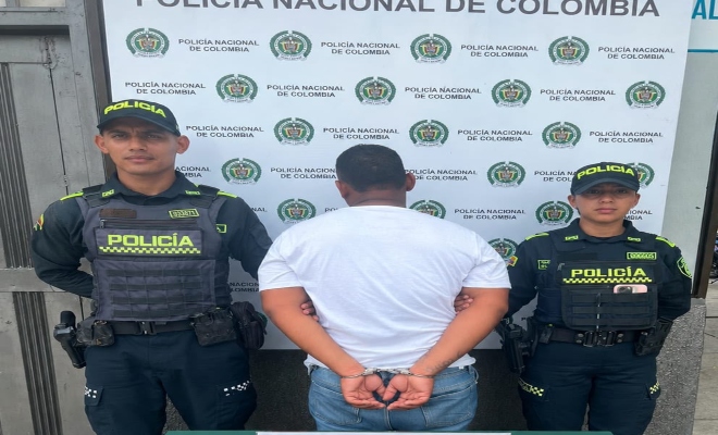 Dos policías y un capturado por el delito de hurto