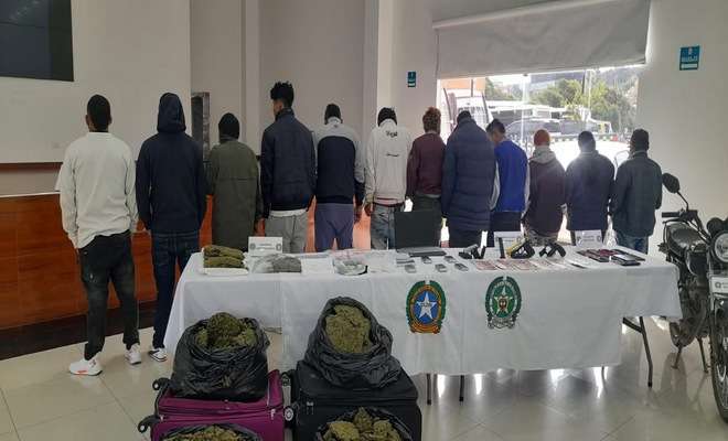 Capturados con elementos recuperados estupefacientes motocicleta armas de fuego
