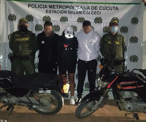 Rápida reacción de la Policía Nacional permite la recuperación de dos motocicletas y tres capturas en flagrancia 