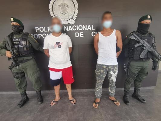 Dos personas capturadas luego de hurtar una motocicleta.