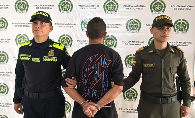 Dos uniformados y un capturado 