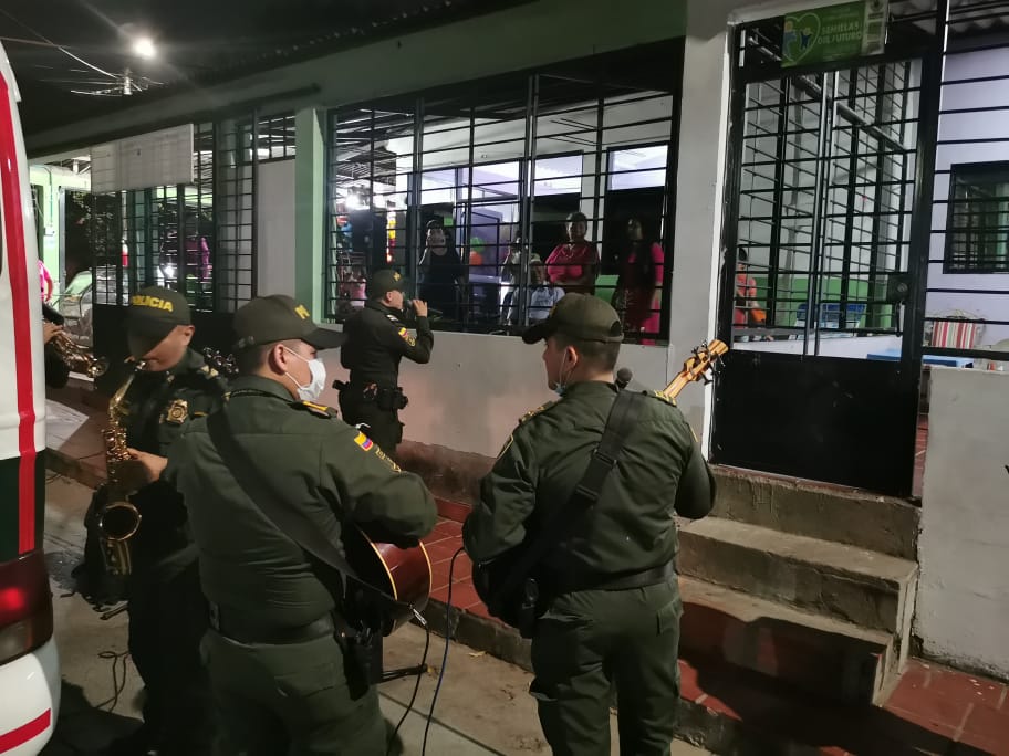 Increíble serenata sorpresa