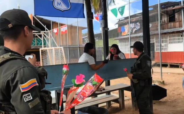 Uniformados compartieron una jornada especial con las madres de la comunidad, entregando detalles y expresando un mensaje de agradecimiento por su amor y dedicación 