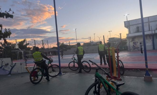 policías en bicicletas en los parques de san José  