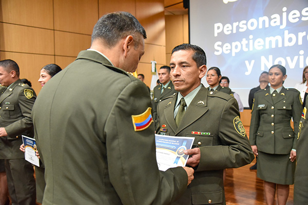 condecoraciones personal uniformado 1