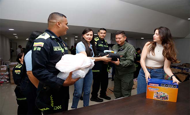 General Wiliam Rincon entrega ayuda humanitaria en cordoba