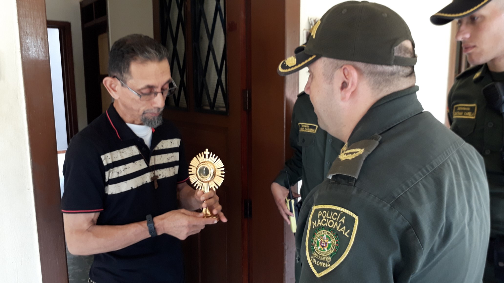 Entrega de elemento hurtado en la iglesia 