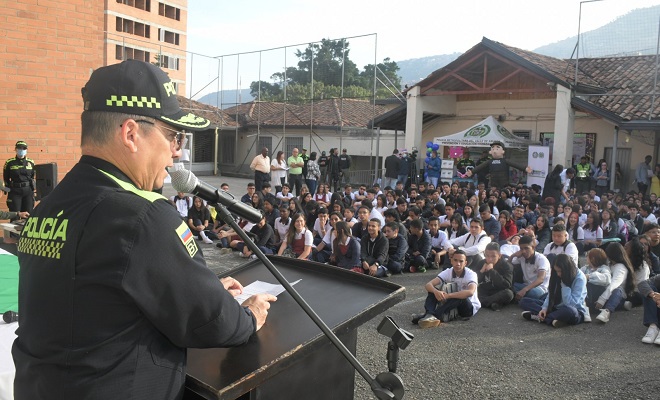 La Policía Nacional acompaña el regreso a clase 
