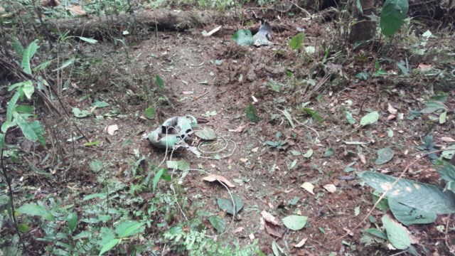  Tres cilindros metálicos de 20 libras fueron apostados al paso de los uniformados y a la población civil. 