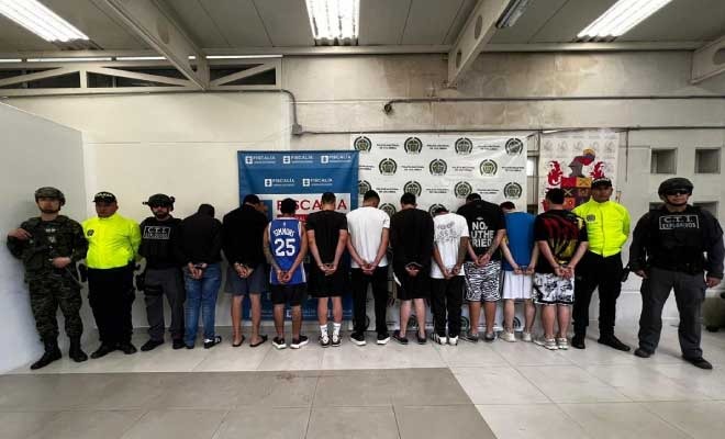 10 hombre capturados en medio de policía y personal del CTI