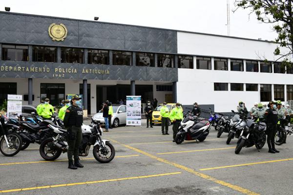 Nuestro Director General hace entrega de vehículos y motocicletas recuperadas a sus propietarios