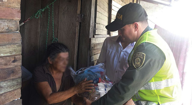 donatón navideña - llevamos alegría y esperanza - poblaciones vulnerables - polica meta