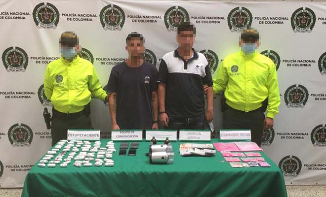 dos capturados por porte de estupefaciente