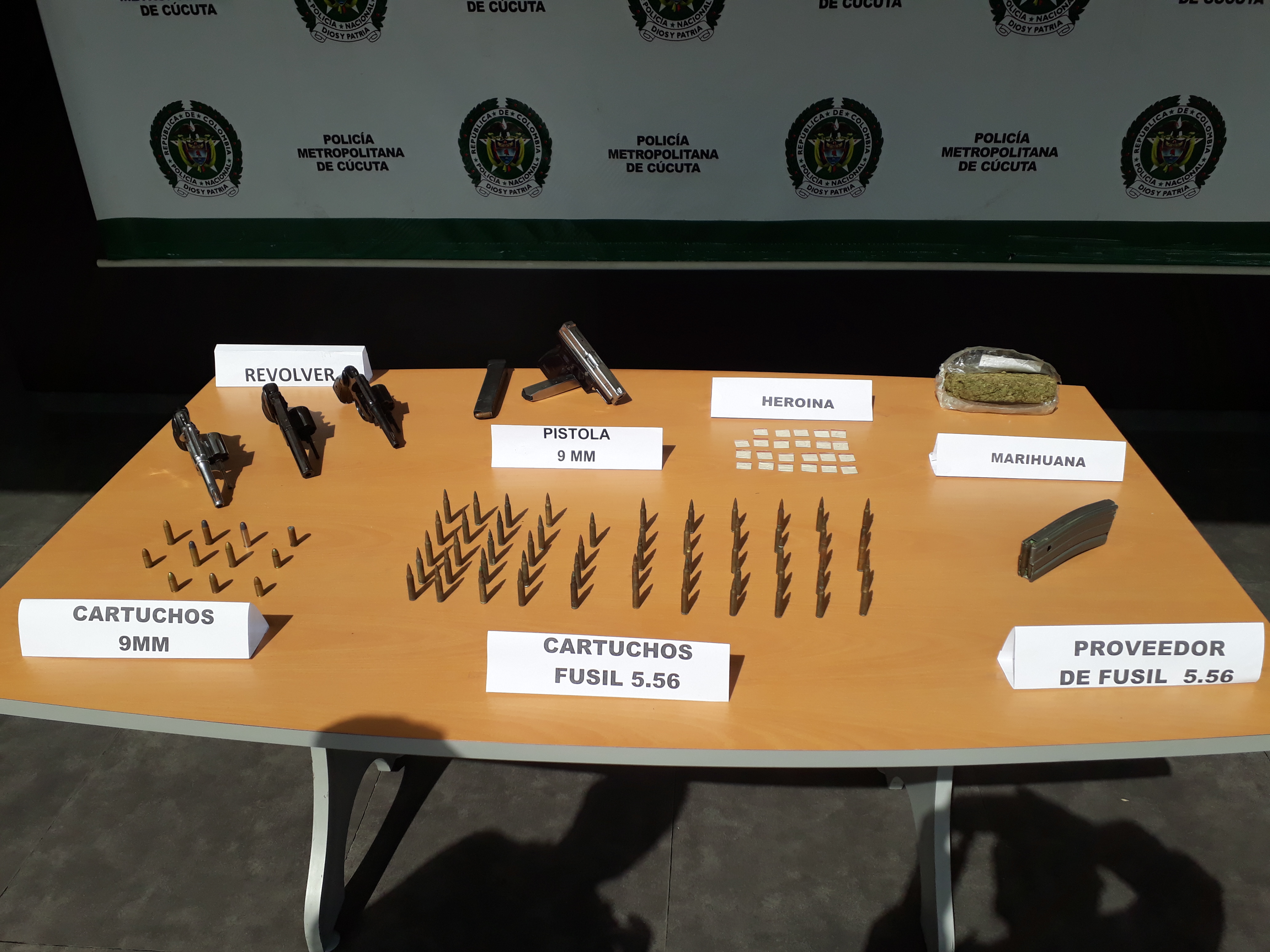 En-registro-y-allanamiento-fueron-capturadas-tres-personas-sí-mismo-fueron-incautadas-armas-de-fuego-y-varias-dosis-de-estupefacientes 