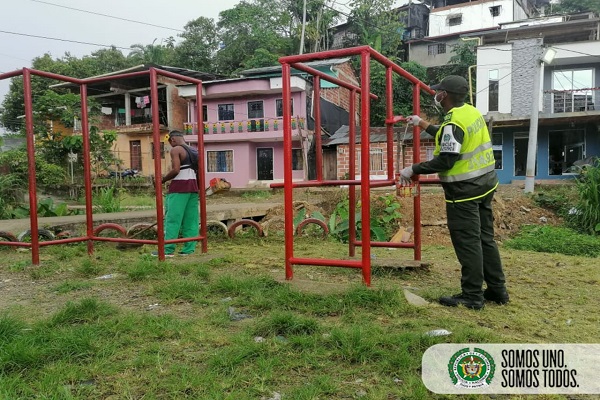 En-un-esfuerzo-entre-la-comunidad-y-la-Policía-recuperamos-un-parque-del-barrio-minuto-de-dios-de-Quibdó