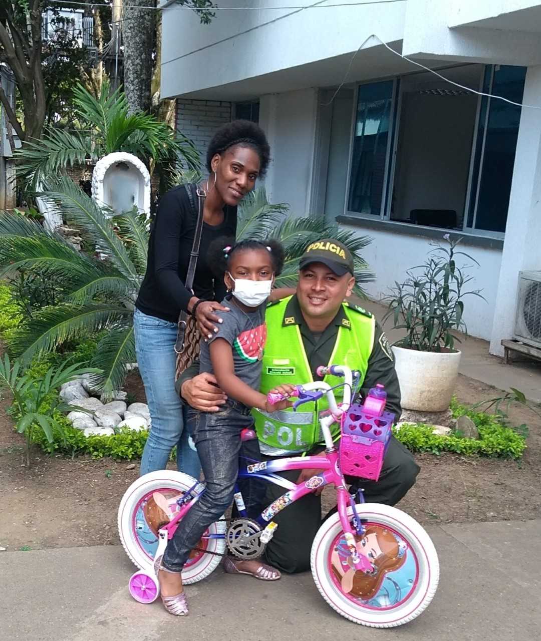 Entrega de bicicleta Yireth Shanely 