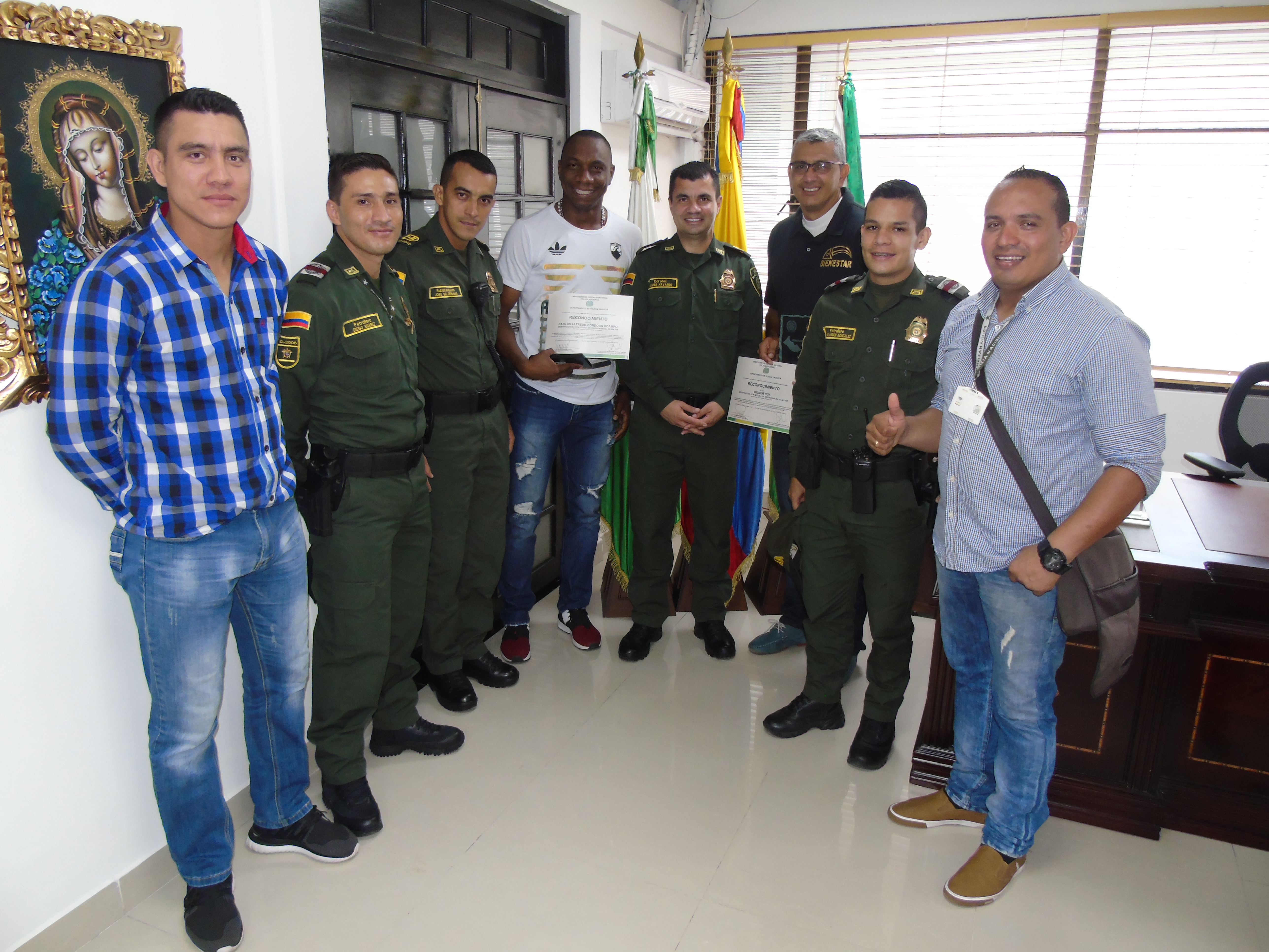 entrega-reconocimientos-apoyo-equipo-de-futbol