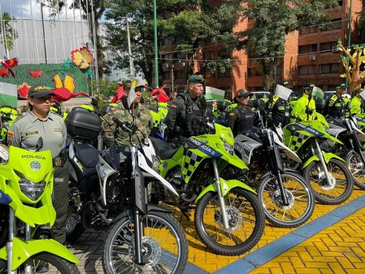 Entrega de nuevo parque automotor por parte de la Gobernación a la Policía Nacional-5