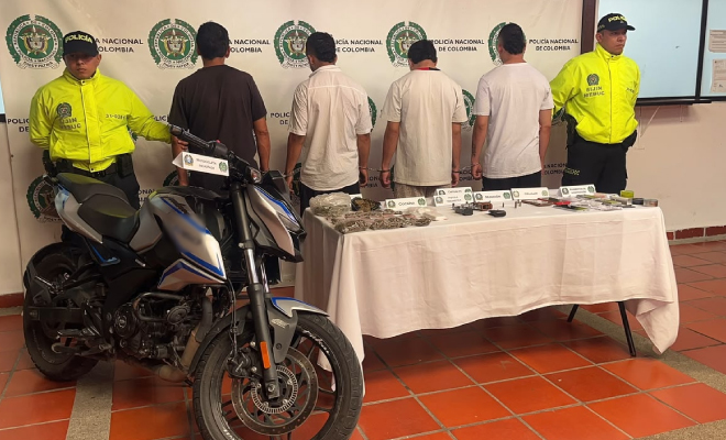 Hombres capturados en medio de dos Polic&iacute;as