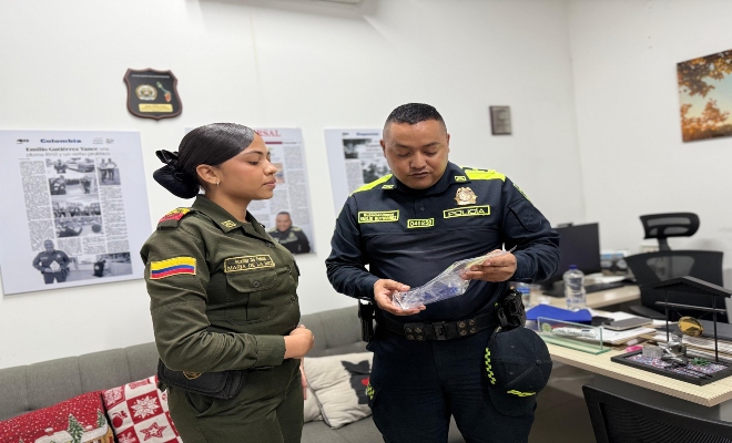 Departamento de Policía Bolívar reconoce la labor de auxiliar de policía por su aporte a las comunicaciones estratégicas